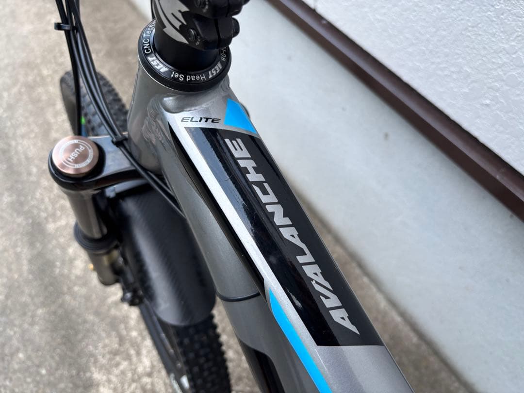 GT AVLANCHE ELITE　里山トレイル、DH用に各部強化済み、予備品有