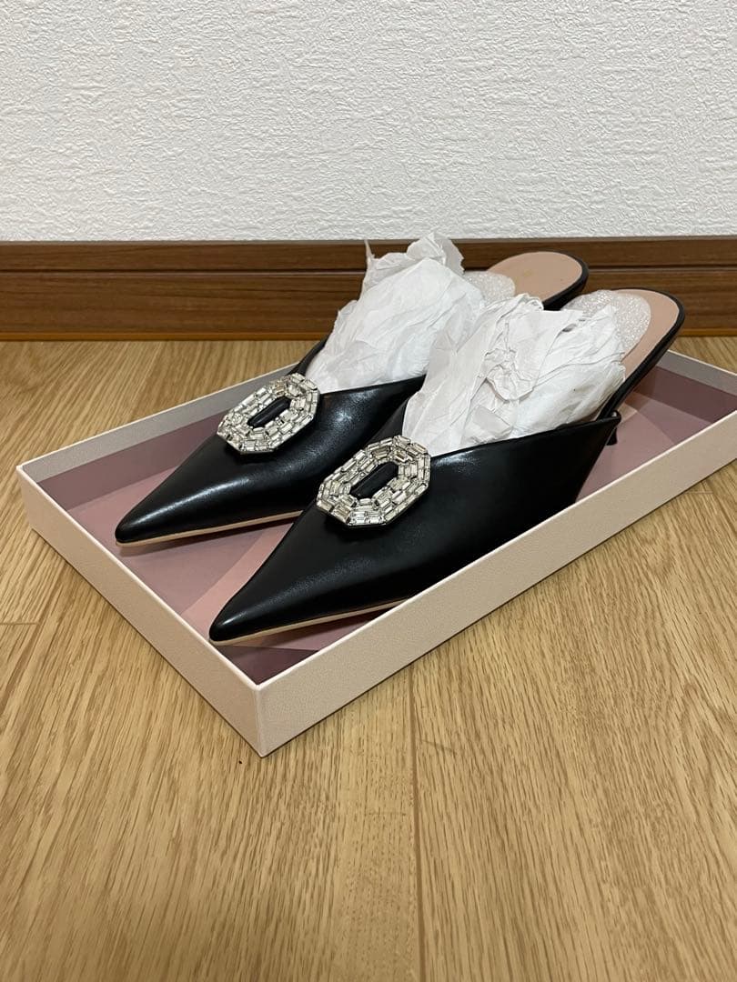 靴 Crystal Embellished Pointed Mules