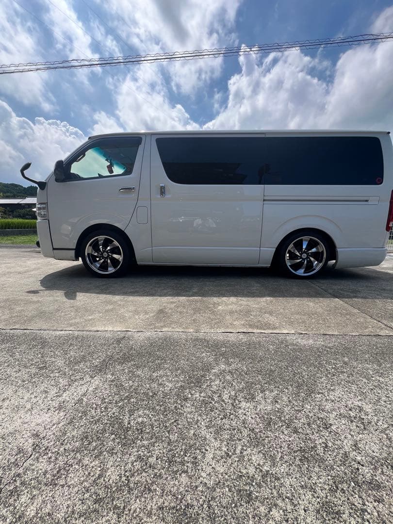 ハイエース　16インチホイール