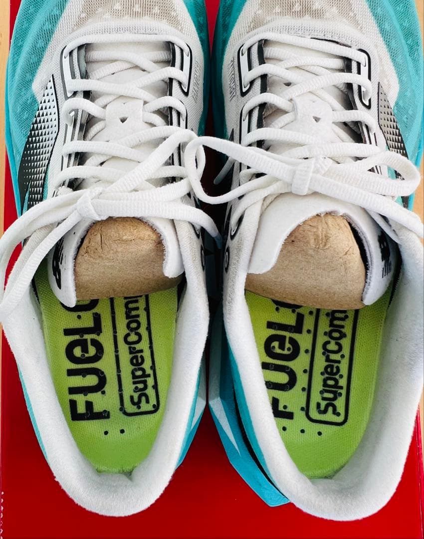 ニューバランス FuelCell SC Elite v4 25.5cm