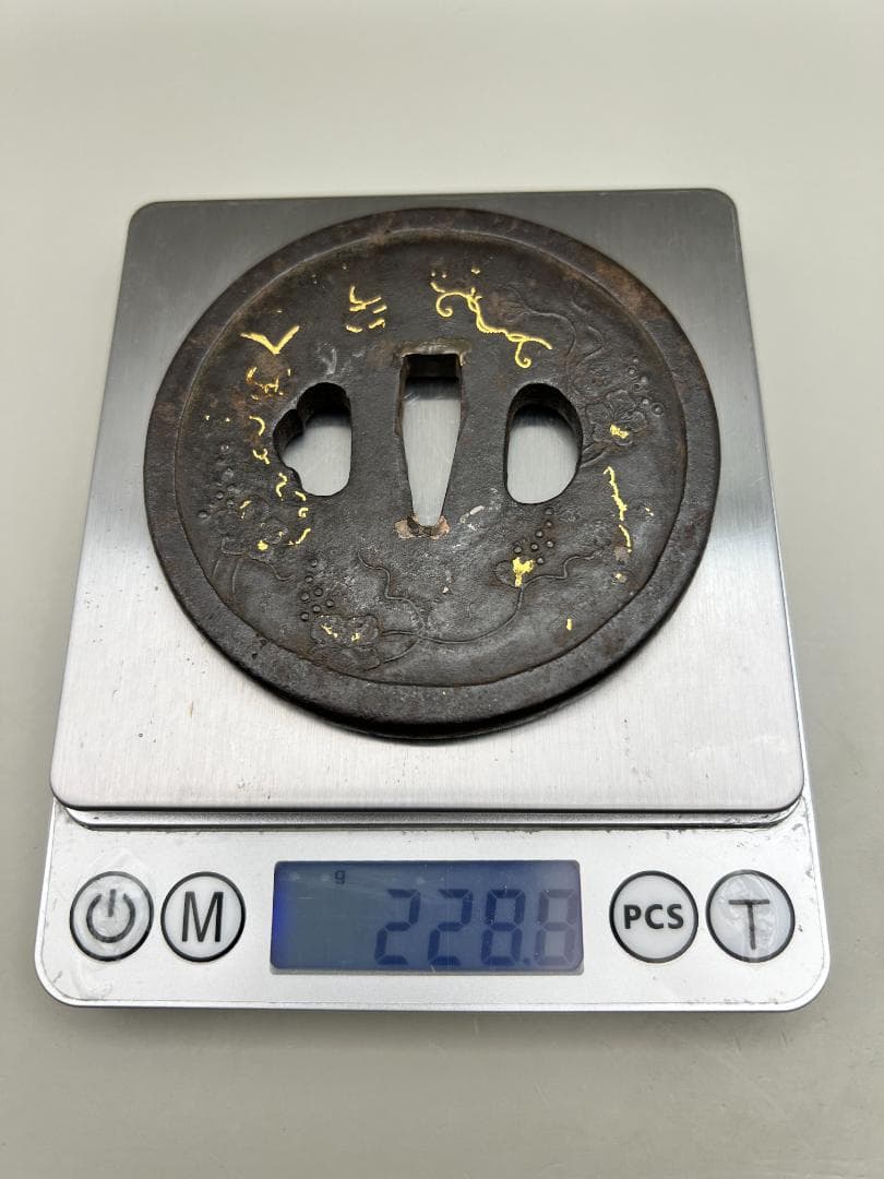 【海】江戸期　鍔　花弁金象嵌鉄鐔　鉄鍔　鐔　古刀匠　極上品　刀装具　箱付