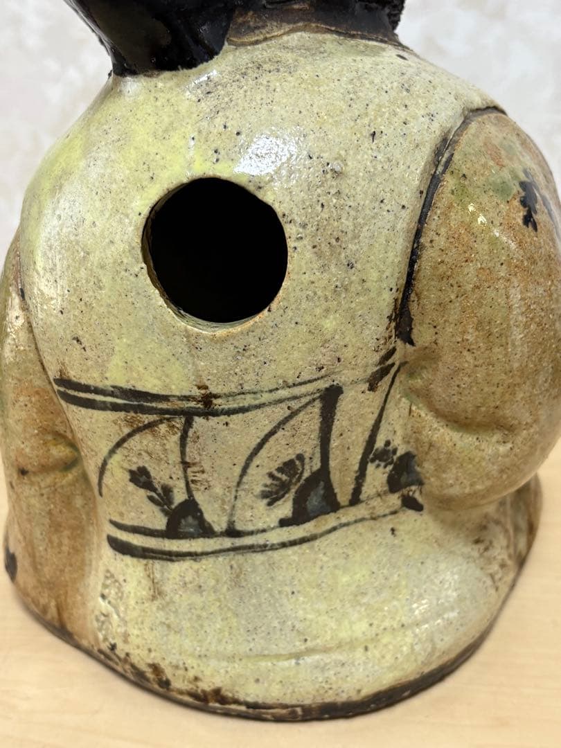 信楽焼　松茸を持つタヌキの置き物　狸庵　金運　商売繁盛　アンティーク