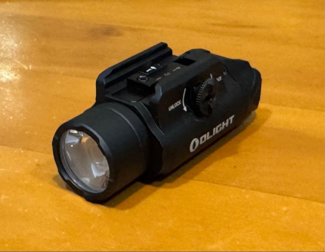 OLIGHT(オーライト) PL-3R タクティカルライト