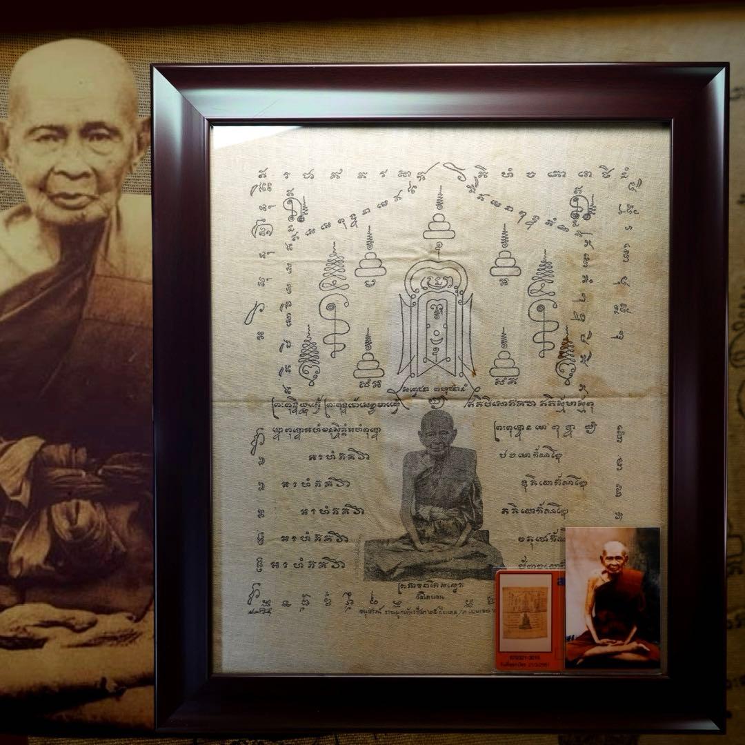 【鑑定書付】奇跡の聖布　超大僧の集結 ルアンプーイアム師の伝説布　プラクルアン