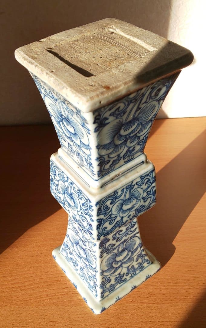 中国美術 清朝期 清代青花纏枝蓮紋花觚 染付蓮紋瓶 唐物