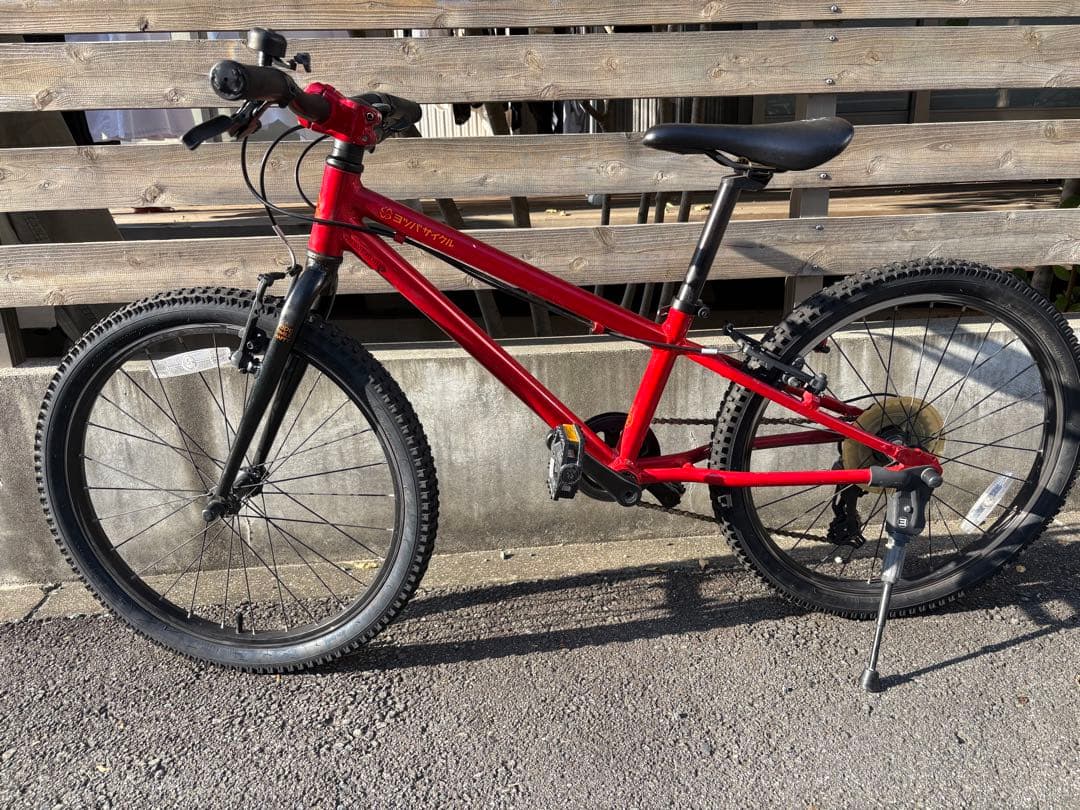 ヒュメ　ヨツバサイクル　赤 22インチ　8段変速