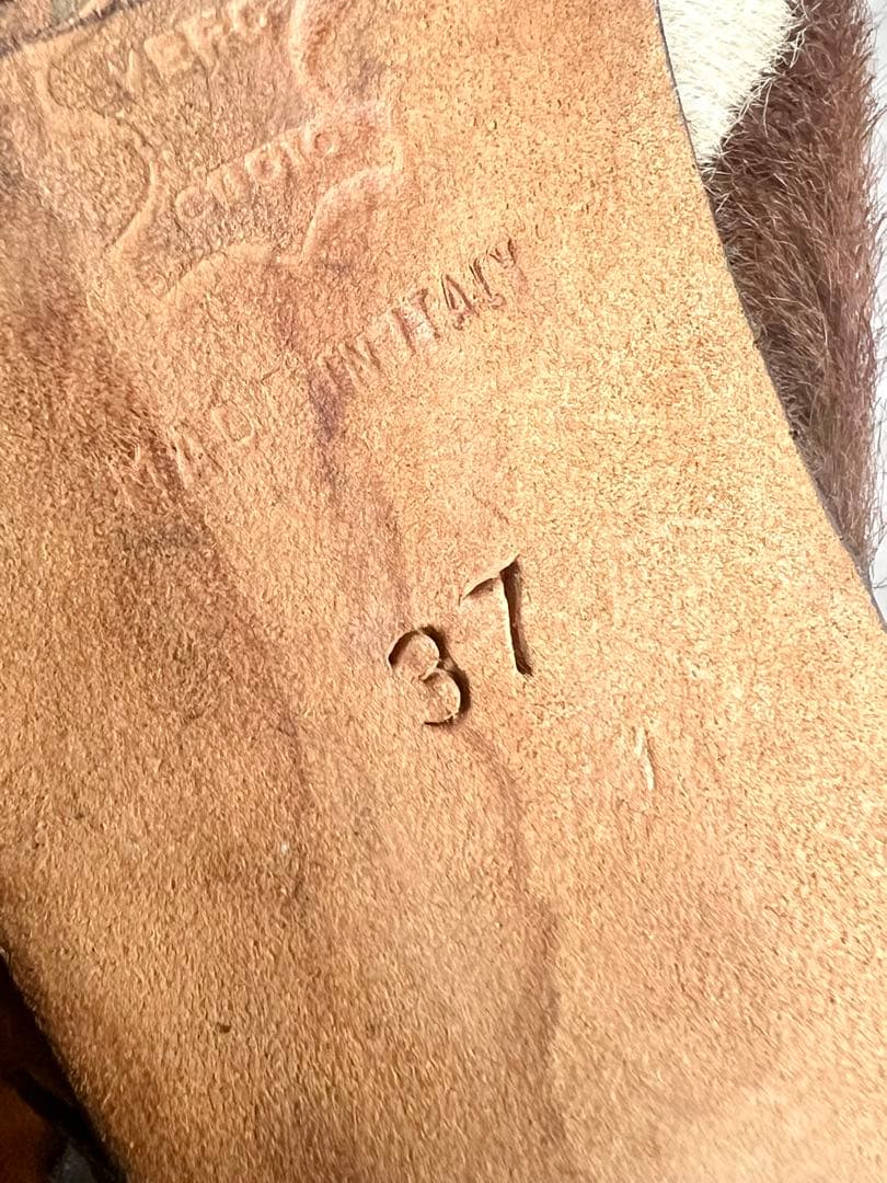 MANOLO BLAHNIK　アニマルハラコミュール　ポインテッドトゥ　37