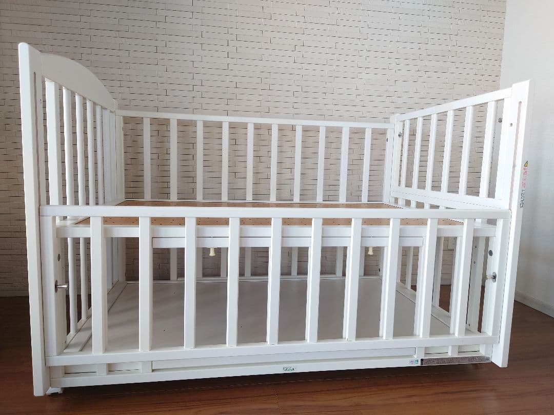 ヤマサキ　ベビーベッド　ツーオープンベッド