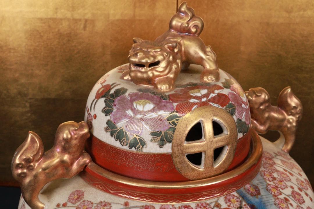 薩摩焼　勇仙作　色絵金彩花鳥図獅子耳　大香炉　高さ45cm BE941