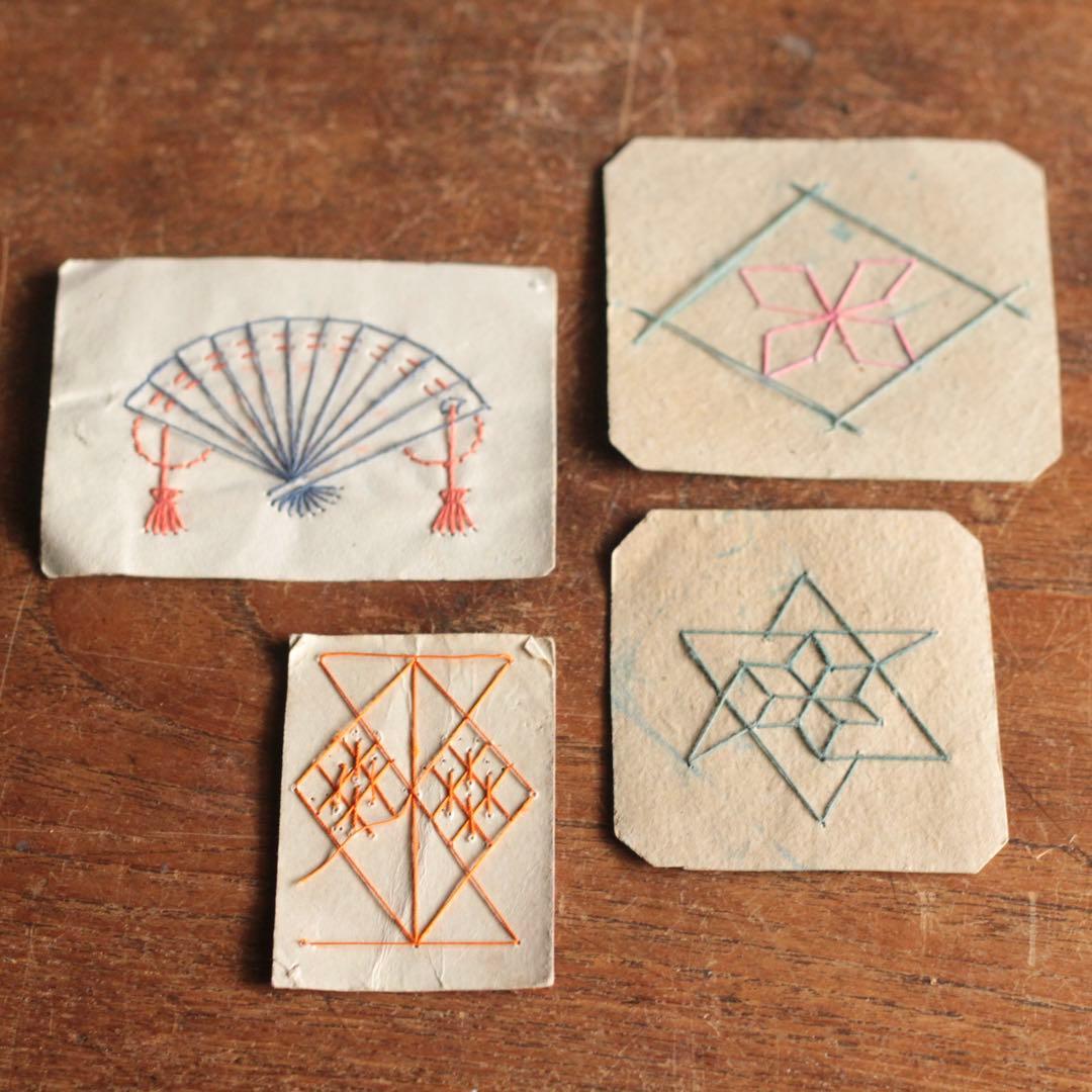 古い 背守り 4種 No.2 厚紙に刺繍 古道具 アンティーク