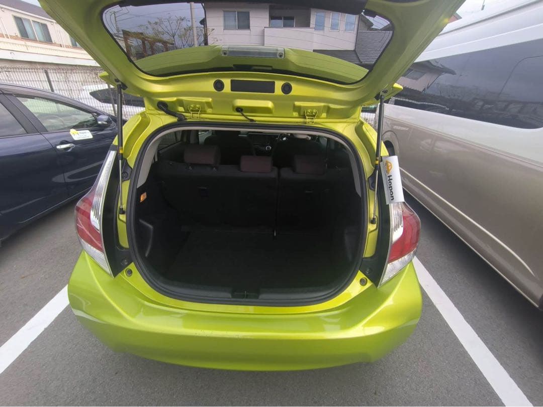 トヨタ アクアハイブリッド低走行大阪府