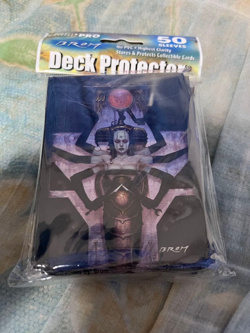 新品未開封　Ultra Pro Deck Protector 50枚入り