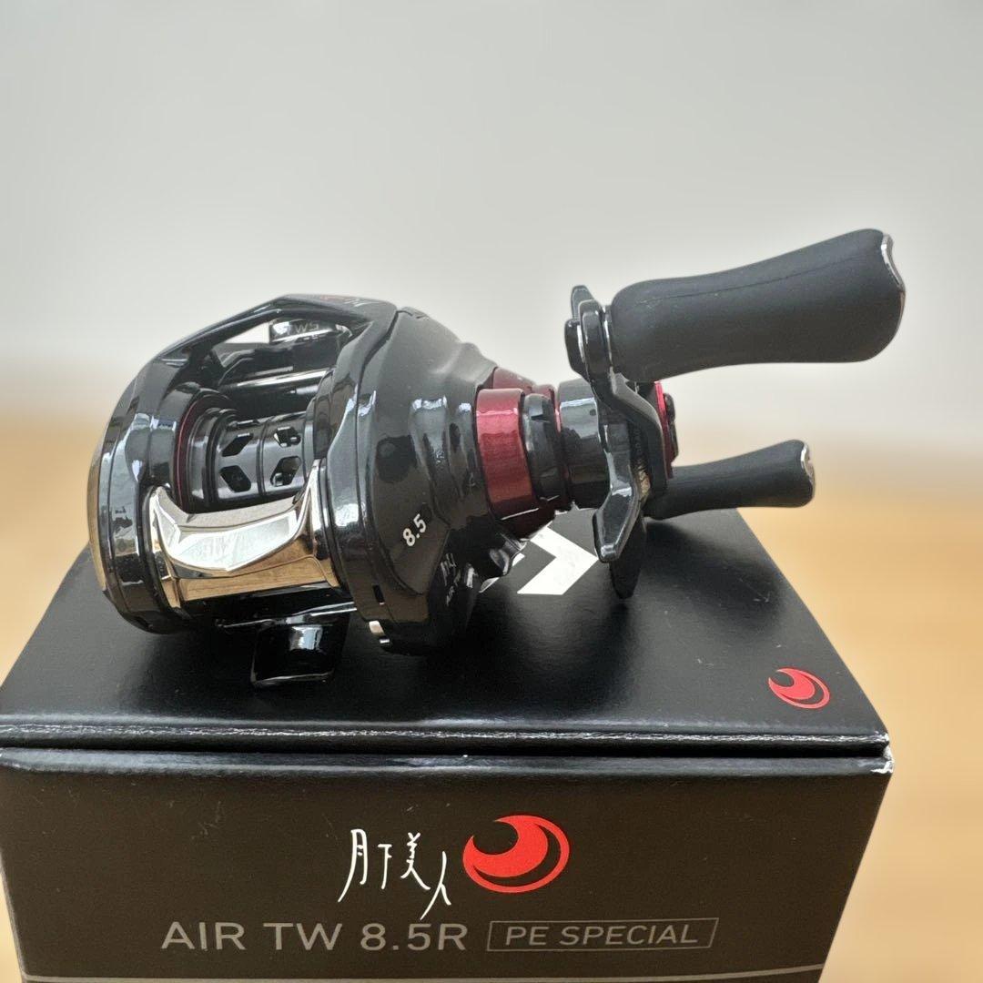 Daiwa 月下美人　AIR TW 8.5L ベイトリール 黒/赤