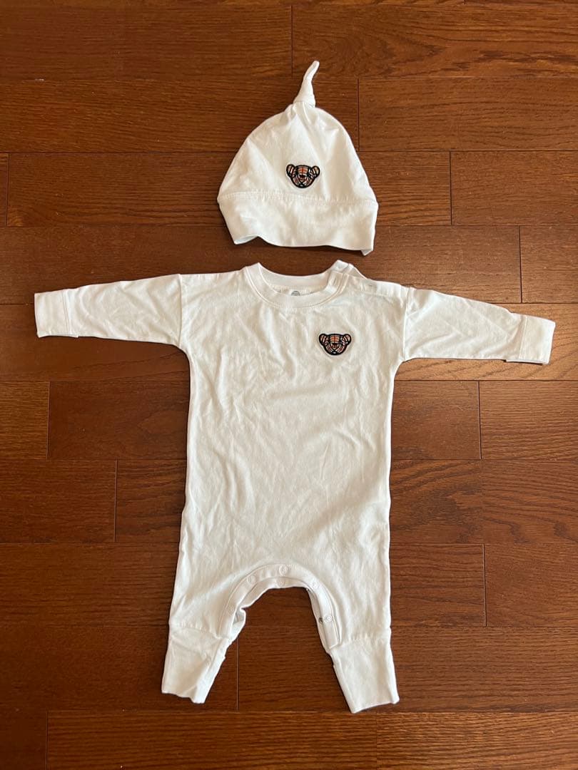 BURBERRY ホワイトロンパース　3M　帽子セット