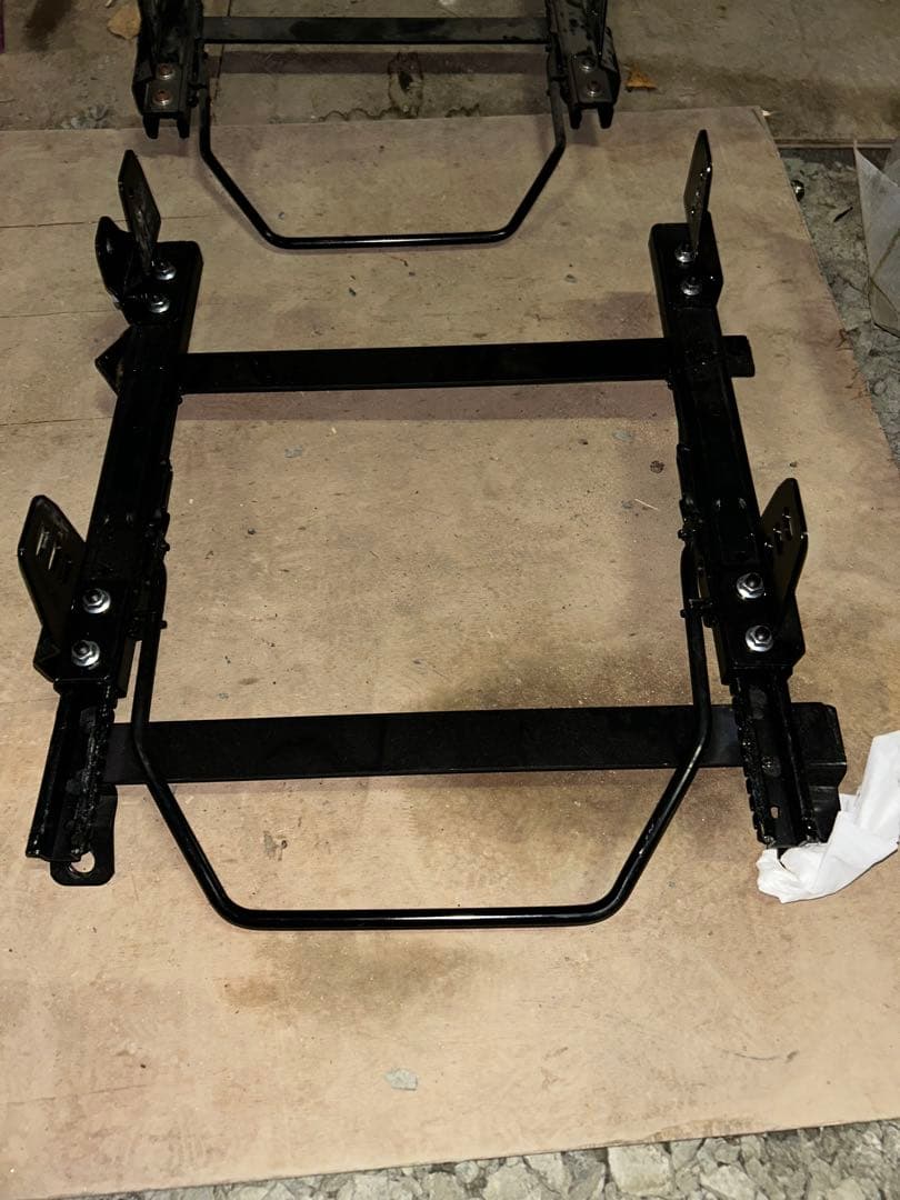 r34 c35ローレルフルバケ用 シートレール 左側