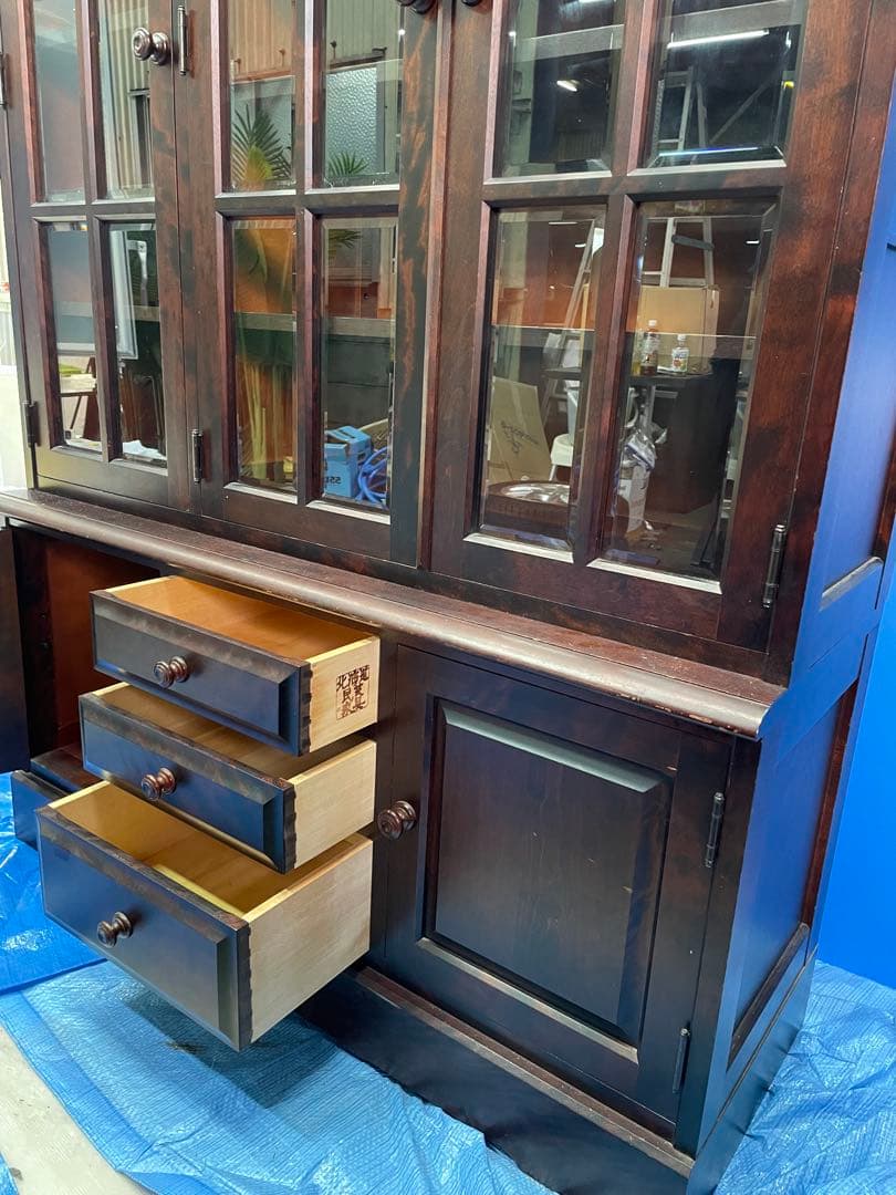 北海道民芸家具　ガラス扉キャビネット　食器棚