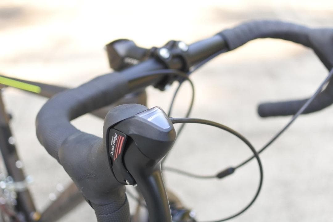 未使用新品シマノSTI搭載　カレロードバイク送料込み！