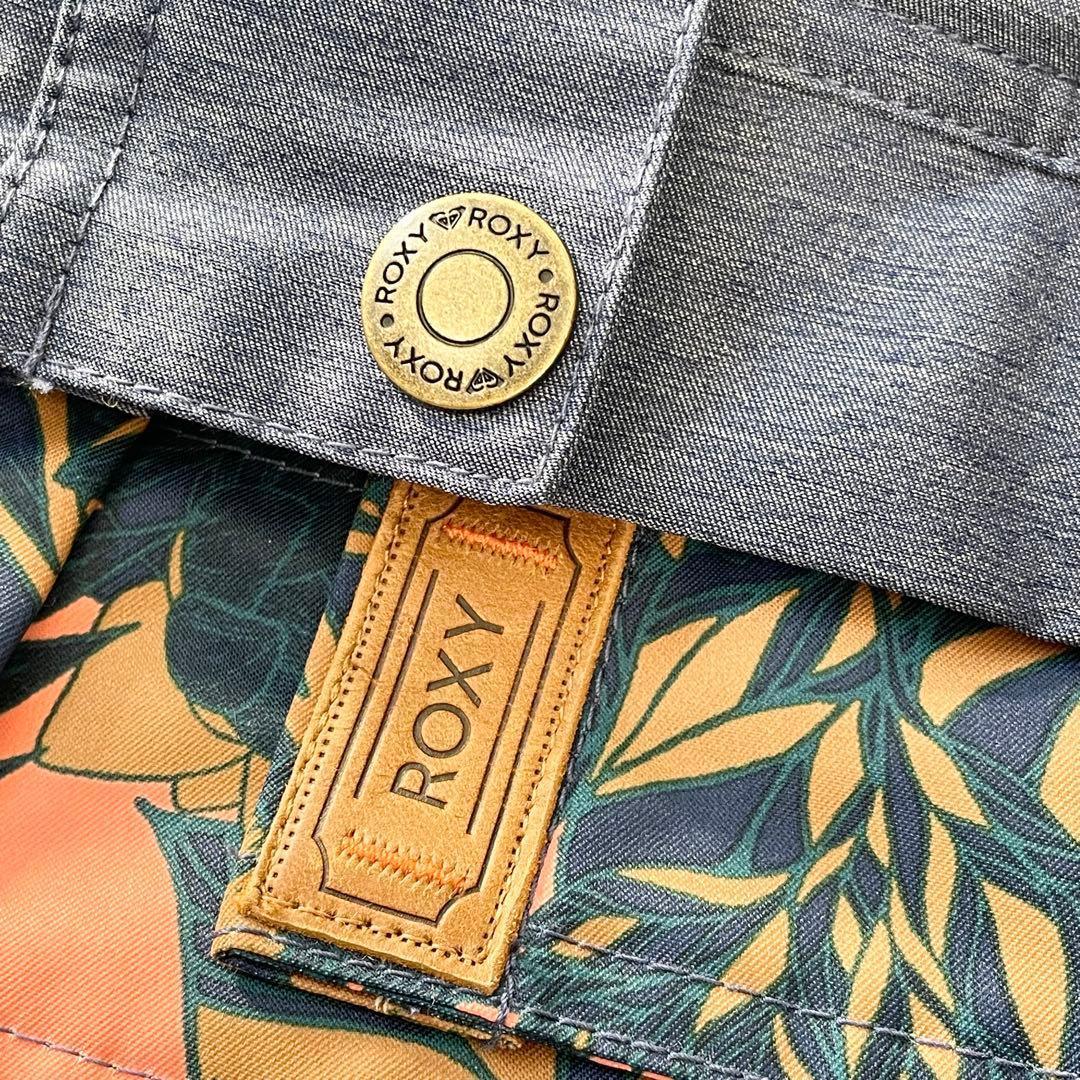 4456 【極美品】ロキシー ROXY ジャケット スノボウェア 花柄 ネイビー