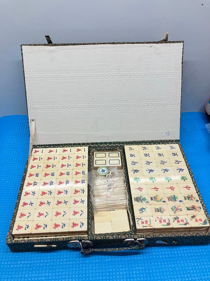 B0101)未開封　時代物　骨面竹背麻雀牌　ケース付き　麻雀約1700g