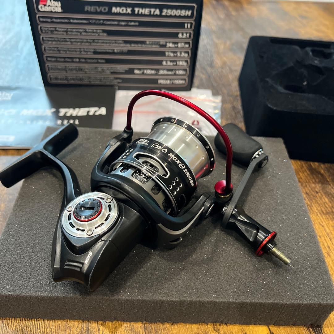 リール REVO MGX THETA 2500SH