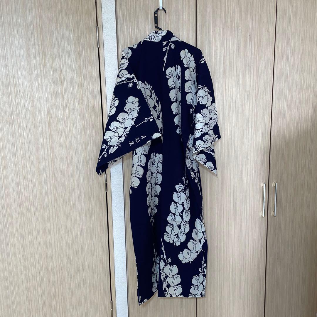 月影屋　胡蝶蘭の浴衣