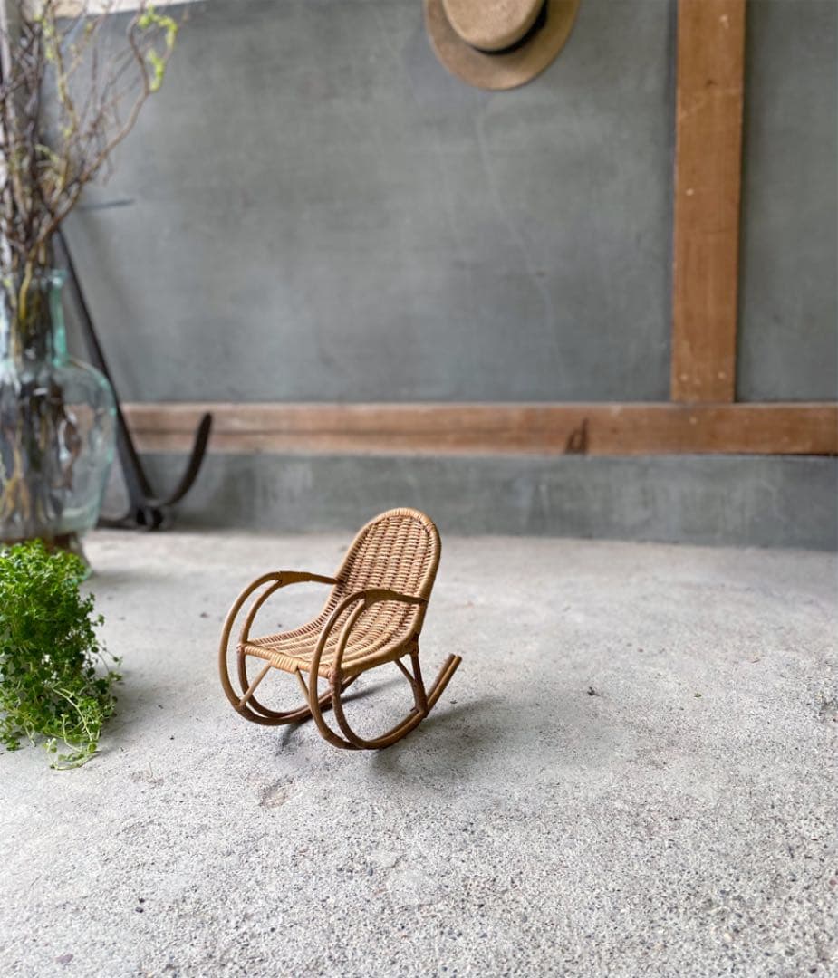 ビンテージ  ラタン 小さなロッキングチェア
