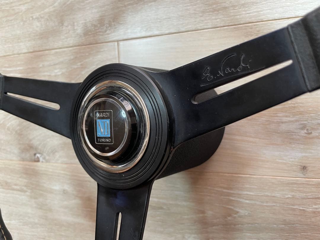 NARDI ナルディ　3スポーク レザー ステアリングホイール T-02ボス付き