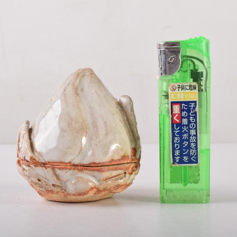 茶道具　萩焼　凌雲窯　小久保凌雲作　桃形　香合　共箱　V　8101