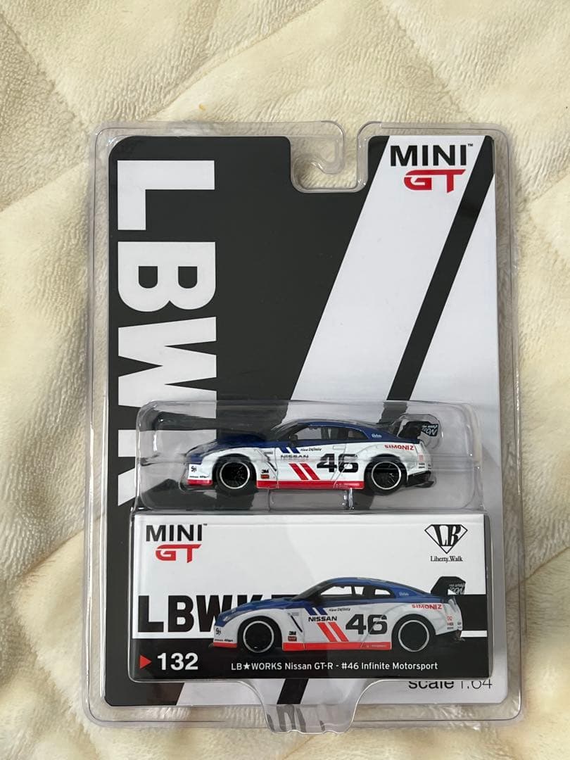 MINI GT LB★WORKS Nissan GT-R 1/64