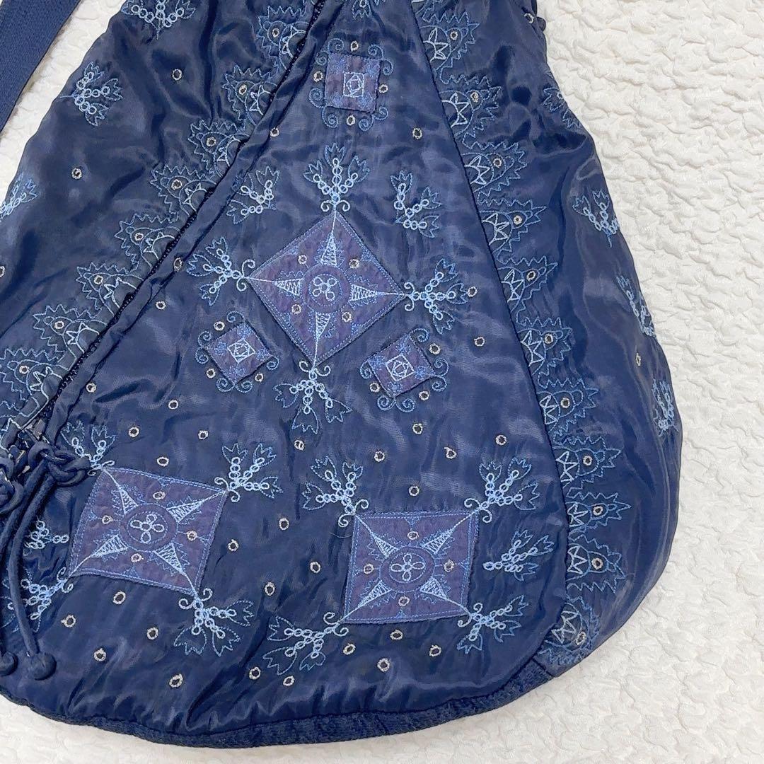 HAAT TAMASHA イッセイミヤケ 刺繍 ボディバッグ ショルダーバッグ