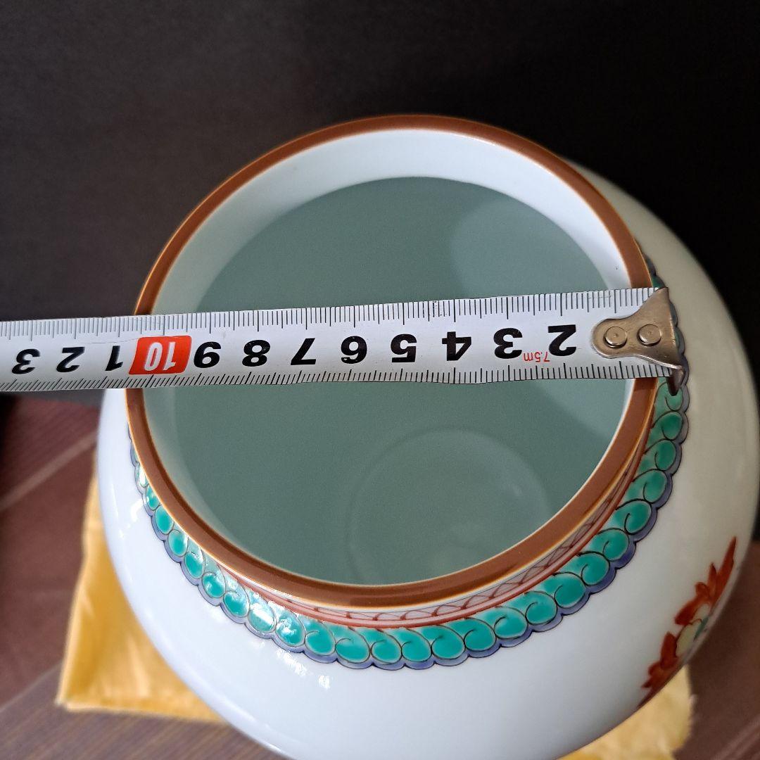 お値下げ中　　人間国宝　十三代　酒井田柿右衛門　牡丹鳥文　花瓶　共箱　裏書　共布