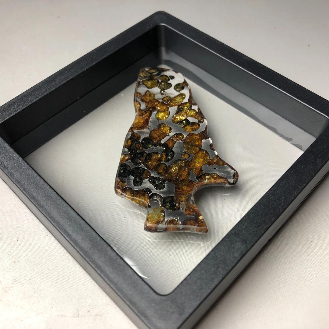 ひ*ち様 パラサイト隕石 隕石　石鉄隕石　セリコ隕石 美品　重さ約17ｇ　共箱