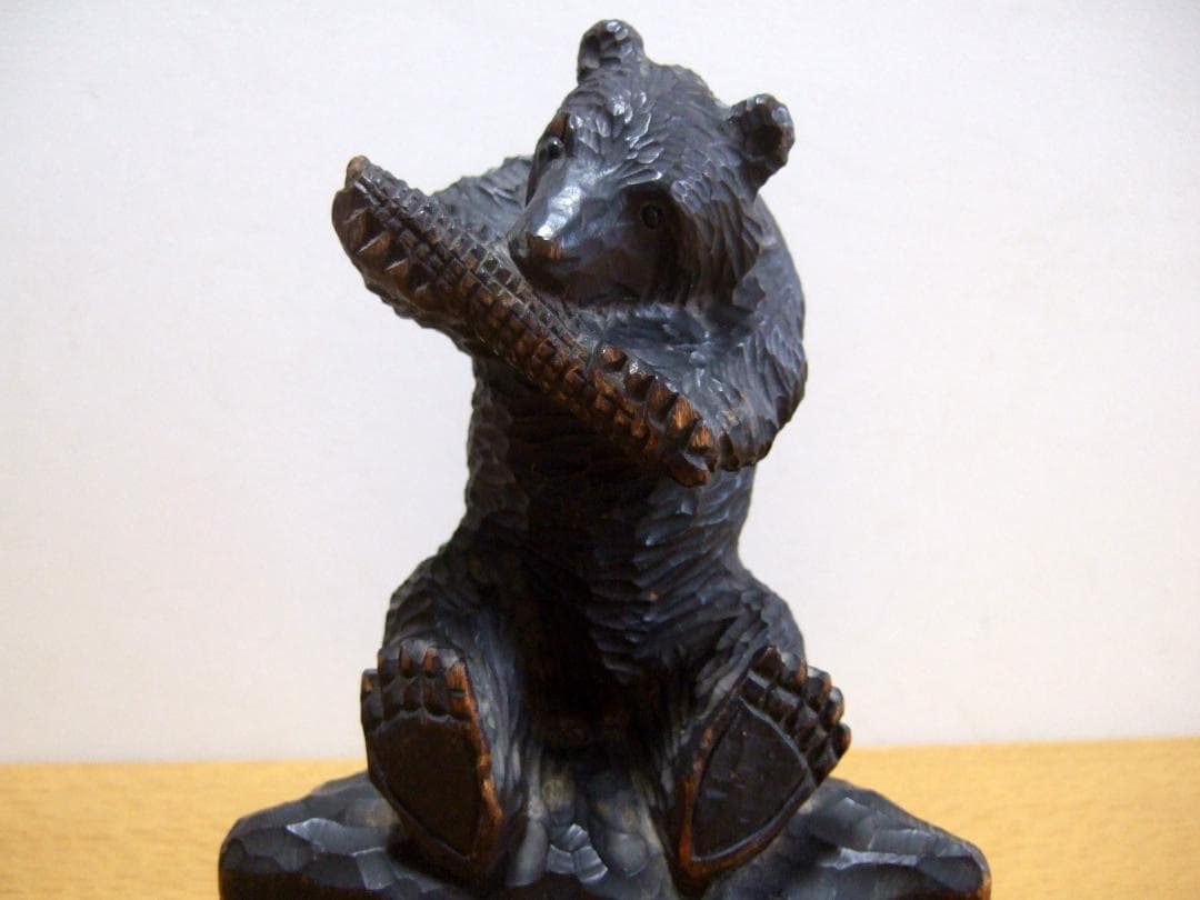 珍品 木彫り トウモロコシを食べる熊 ガラス目