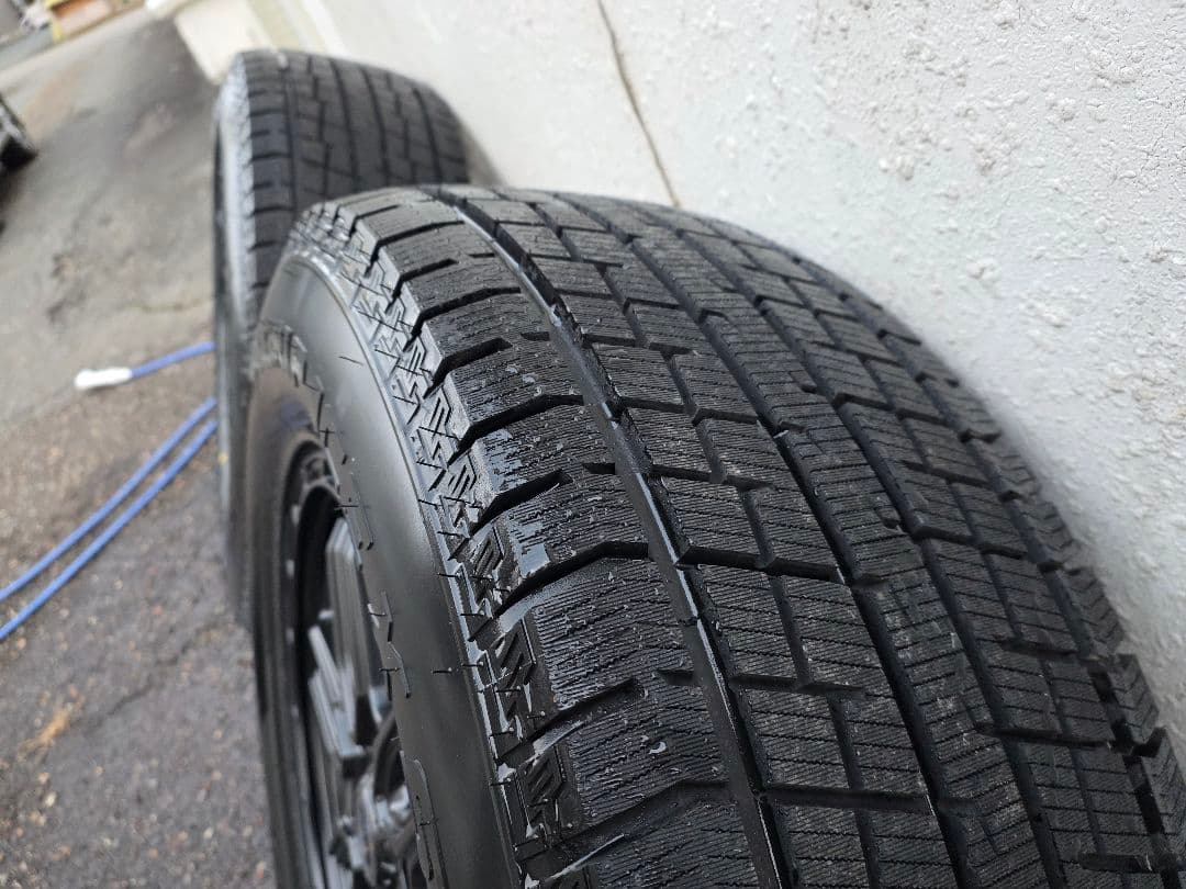 18インチ ブラック ホイールセット ランクル300 スタッドレス　2025年製