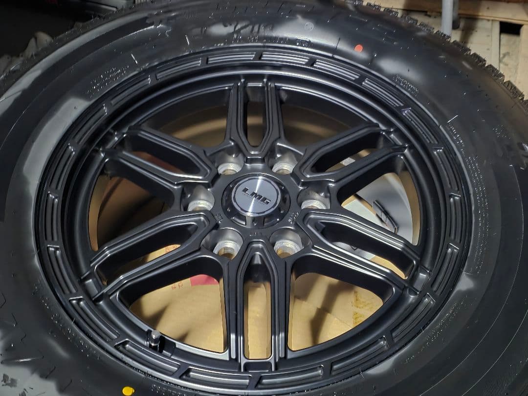 18インチ ブラック ホイールセット ランクル300 スタッドレス　2025年製