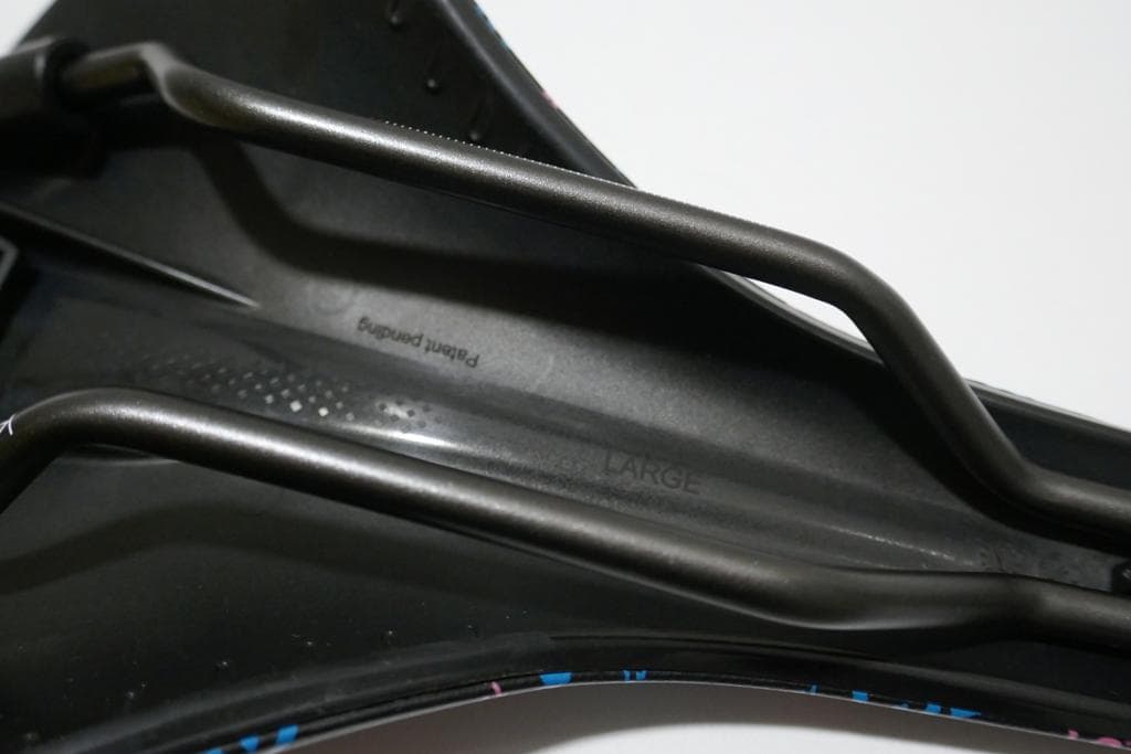 フィジーク テスト サドル ALIANTE VERSUS EVO R3　ラージ