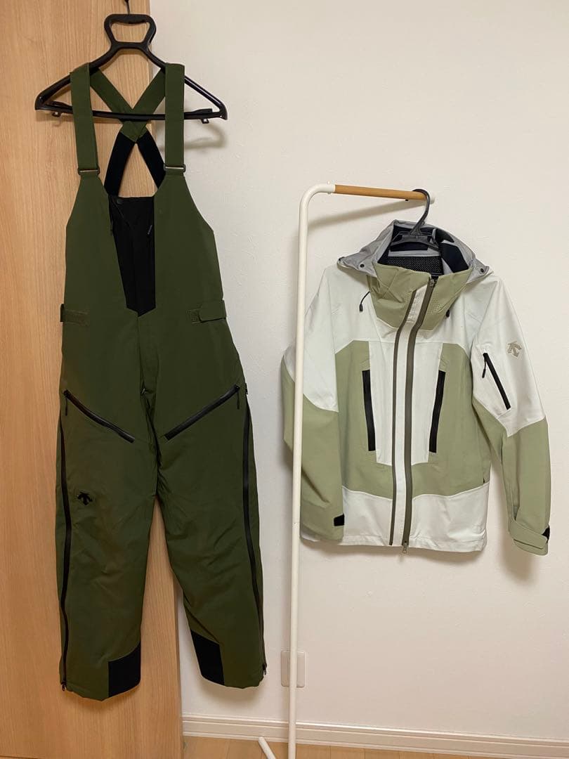 2024デサントスキーウェア　上下セット　アルペンスキー　基礎スキー