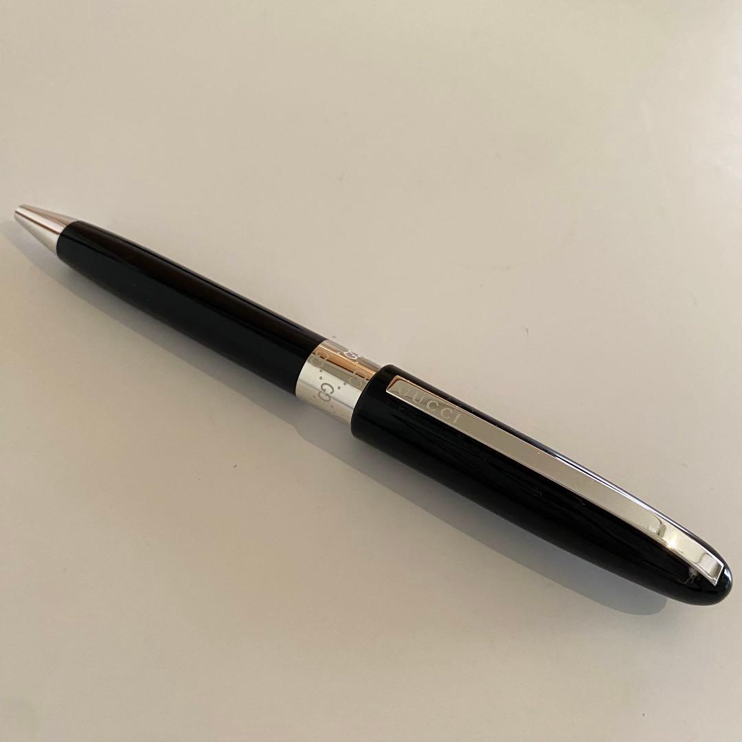 Gucci グッチ ツイスト式き　ボールペン 黒　GGマーク