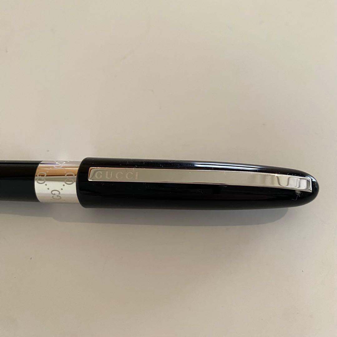 Gucci グッチ ツイスト式き　ボールペン 黒　GGマーク
