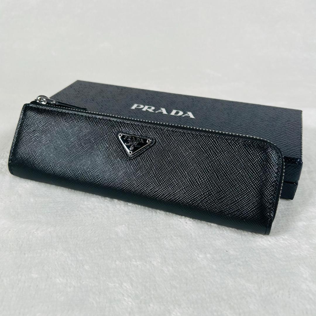 新品未使用 プラダ ペンケース サフィアーノ トライアングルロゴ ジップ