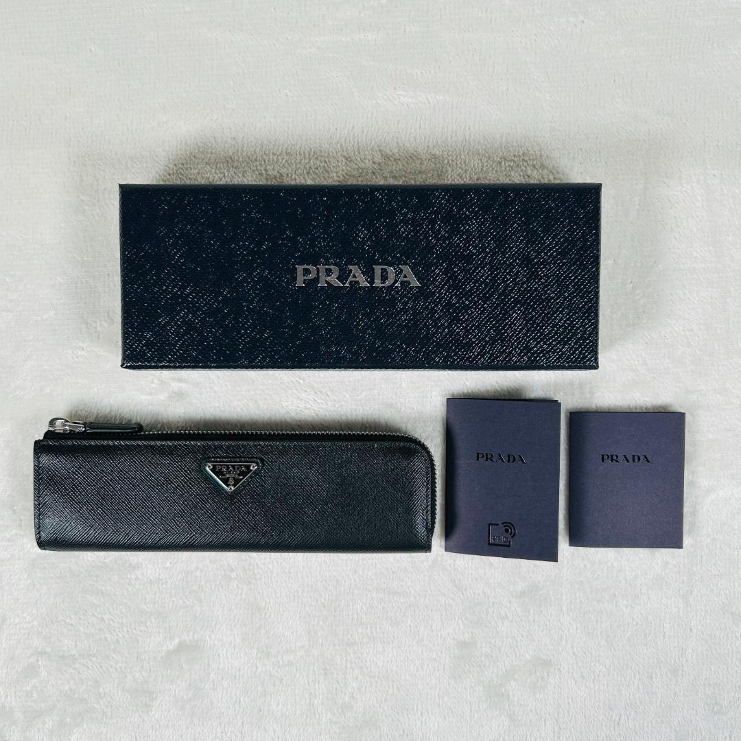 新品未使用 プラダ ペンケース サフィアーノ トライアングルロゴ ジップ