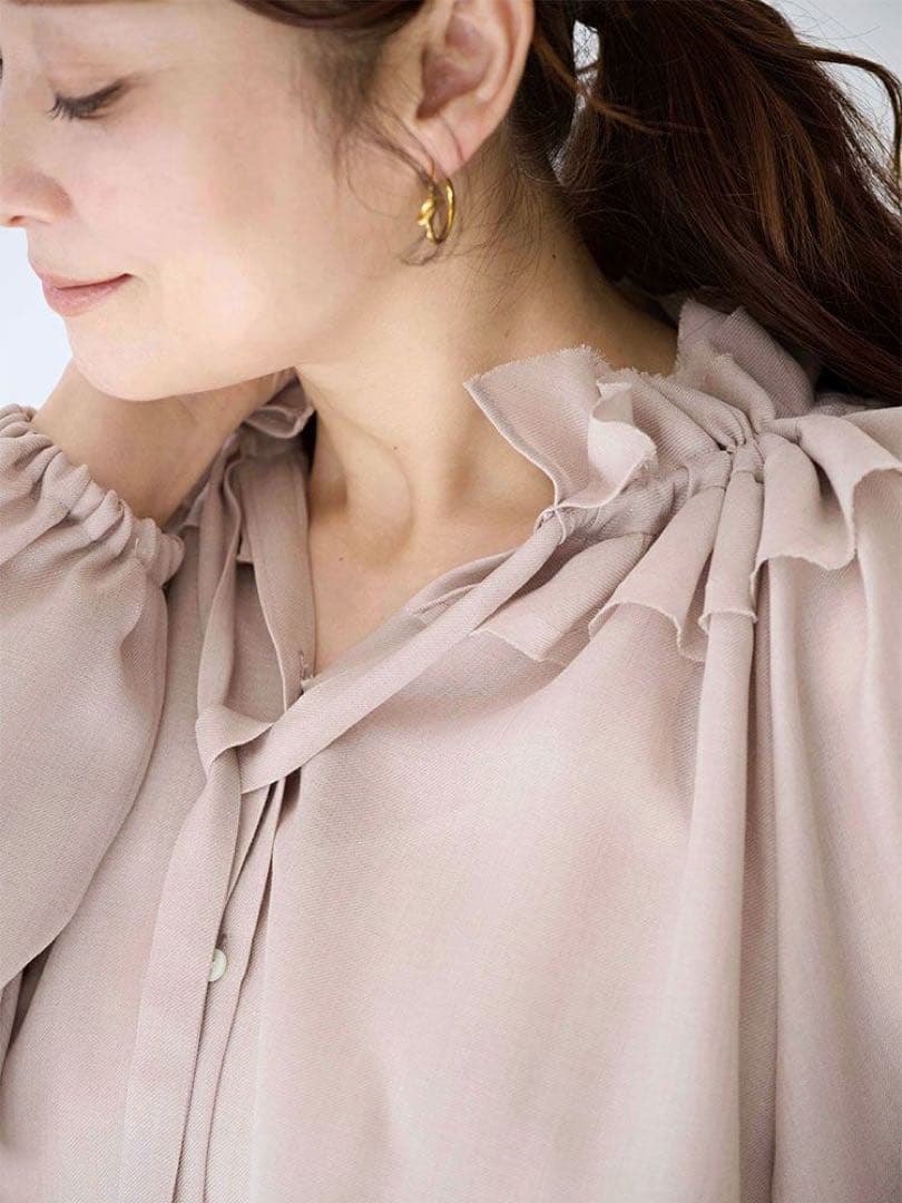 【新品¥5000お値引き】ハグオーワービエラダブルフリルカラーリボンブラウス