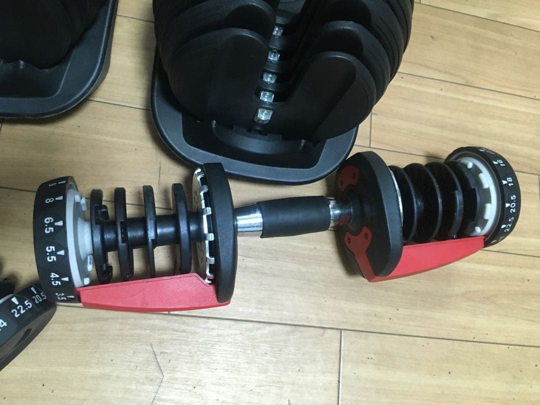 ② 可変式ダンベル 24Kg x 1個