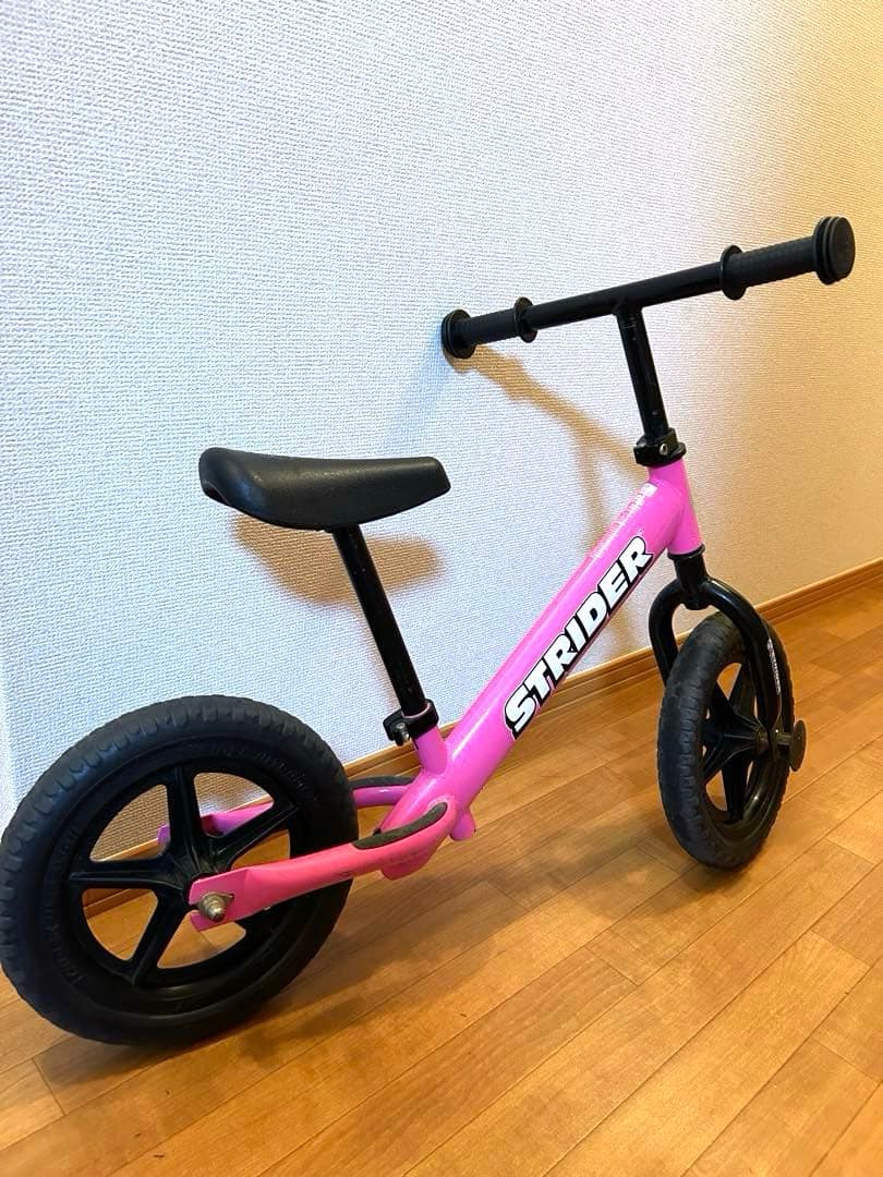 STRIDER バランスバイク ピンク 12インチ　クッション性のあるサドル