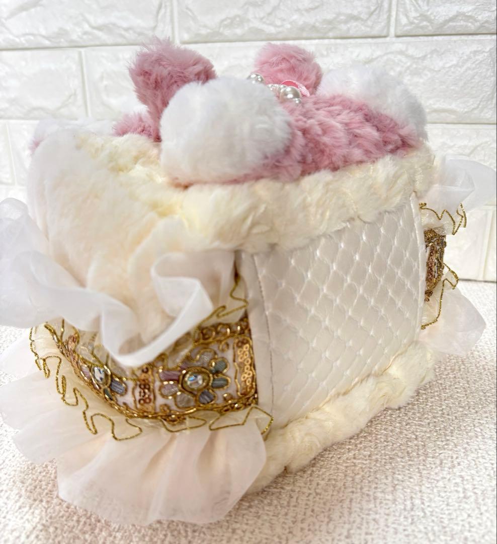 m*e様 コヤンイサムチョン　フリルファーバッグ 白　ピンクうさちゃん