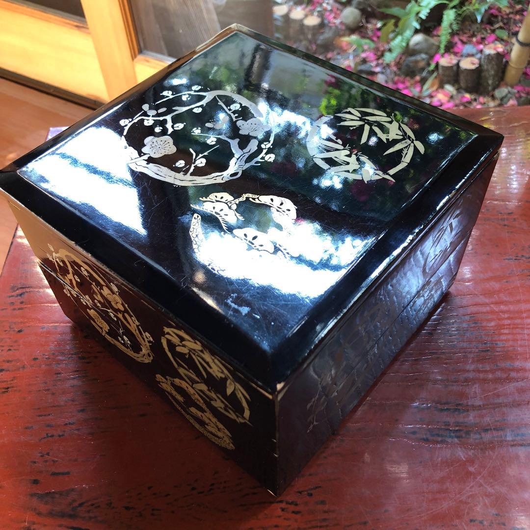 伝統的な木製黒塗 金松竹梅柄 二段重箱 漆器 伝統工芸 昭和初期 朱塗