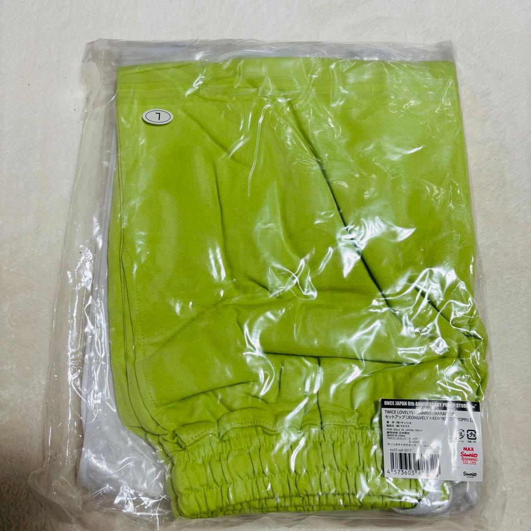 【未開封】TWICE LOVELYS × SANRIO セットアップ　希少