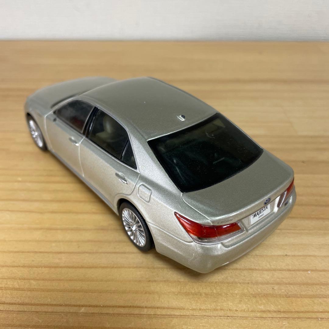 トヨタ　クラウン　マジェスタ　210系　カラーサンプル　プレシャスシルバー