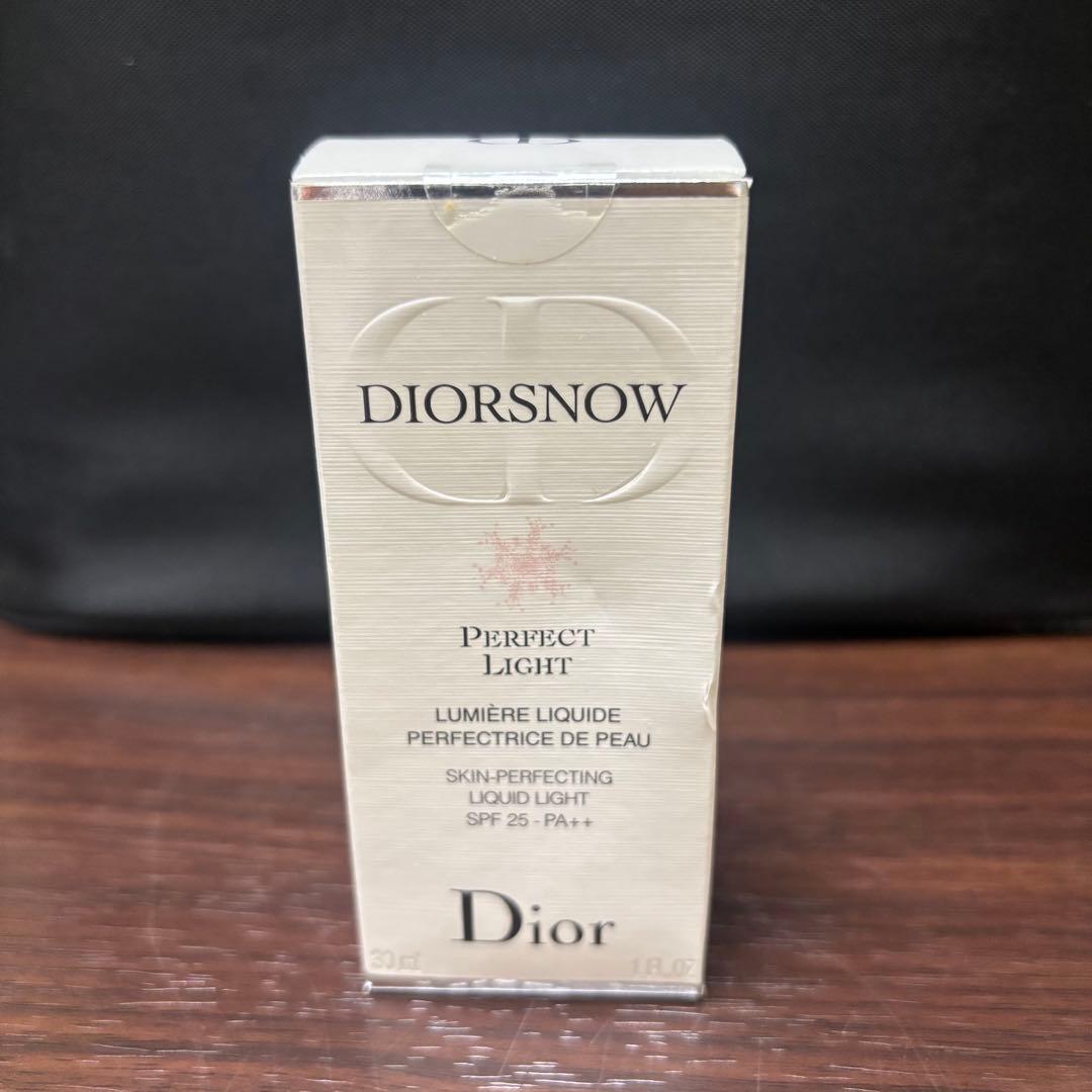 Dior スノーパーフェクトライト　日中用乳液　化粧下地　ディオール　30ml
