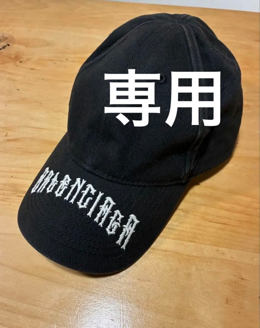 【CatNap】バレンシアガ タトゥーロゴ 刺繍 キャップ ゴシックロゴ